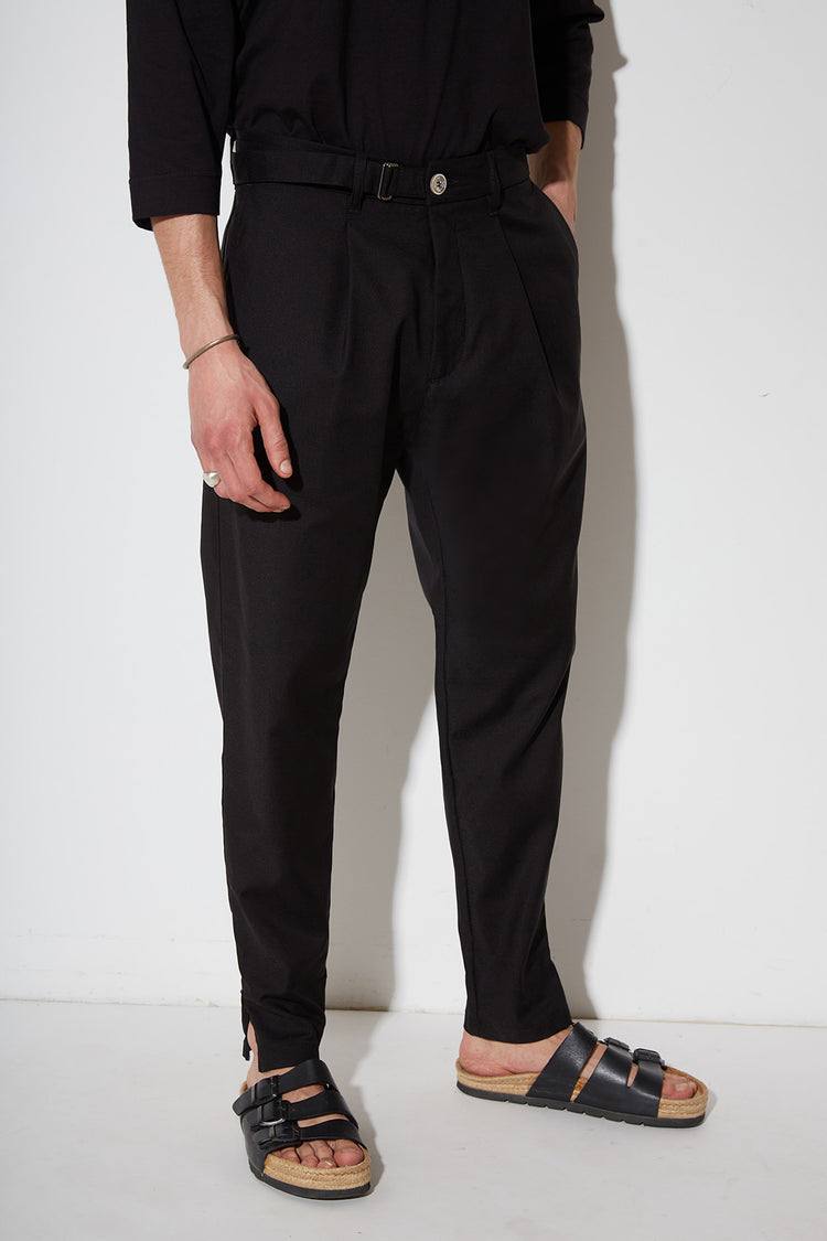 <tc>Metal Buckle Belted Trousers</tc>